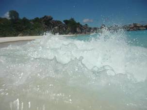 La Digue - wave_002-smal.jpg