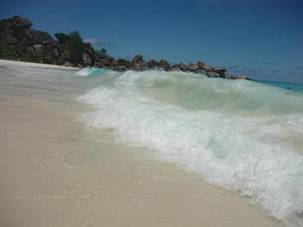 La Digue - wave_005-smal.jpg