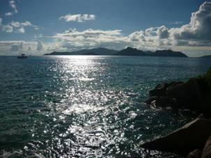 La Digue - Blick nach Praslin_006-smal.jpg